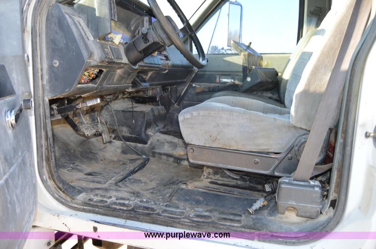 image for item I2895 1995 GMC TopKick cab and chassis