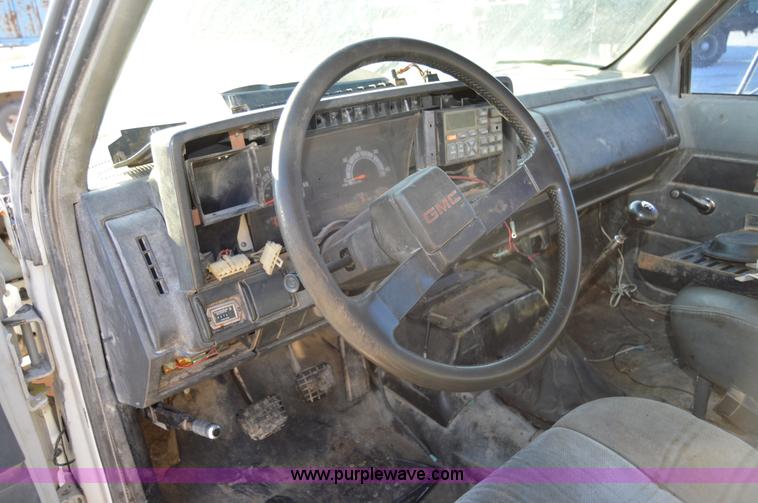 image for item I2895 1995 GMC TopKick cab and chassis