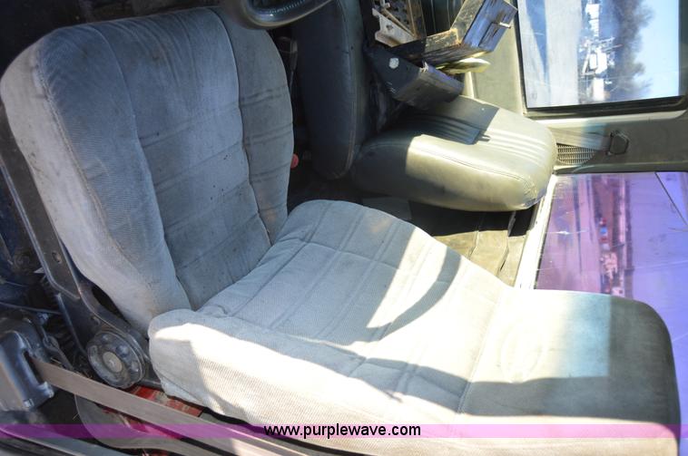 image for item I2895 1995 GMC TopKick cab and chassis