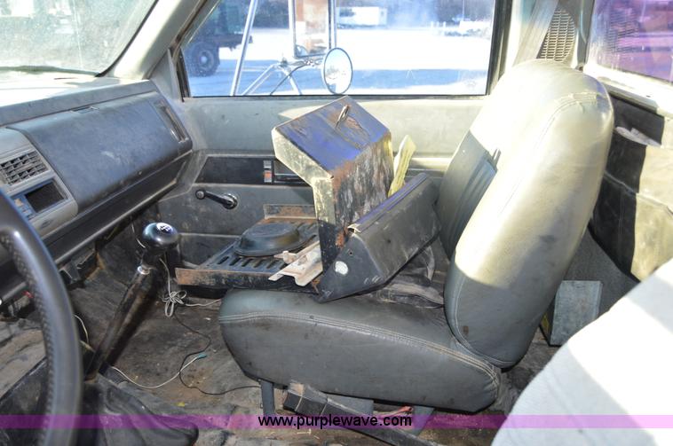 image for item I2895 1995 GMC TopKick cab and chassis