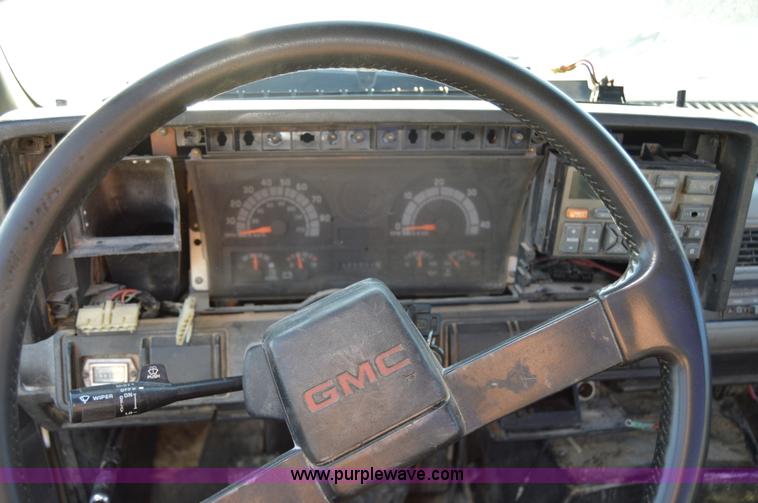 image for item I2895 1995 GMC TopKick cab and chassis