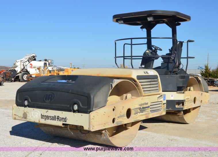 image for item I2897 2006 Ingersoll Rand DD118HF double drum roller