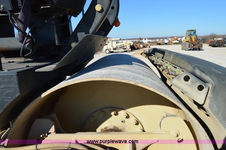 image for item I2897 2006 Ingersoll Rand DD118HF double drum roller