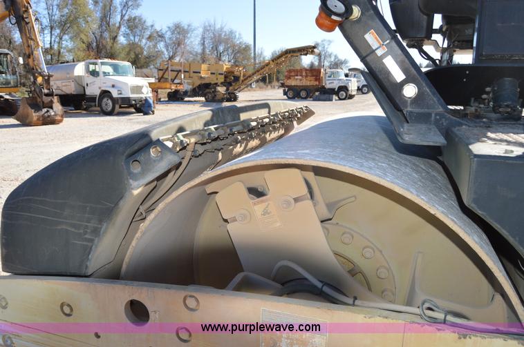 image for item I2897 2006 Ingersoll Rand DD118HF double drum roller