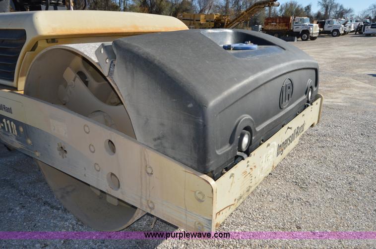 image for item I2897 2006 Ingersoll Rand DD118HF double drum roller