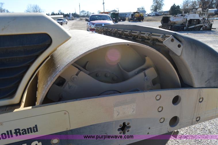 image for item I2897 2006 Ingersoll Rand DD118HF double drum roller