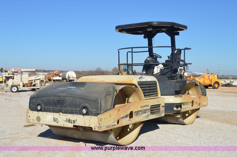 image for item I2899 2006 Ingersoll Rand DD118HF double drum roller