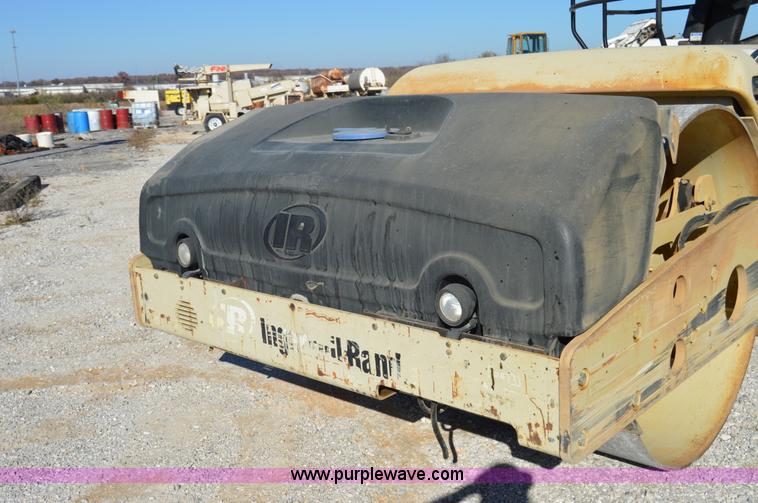 image for item I2899 2006 Ingersoll Rand DD118HF double drum roller