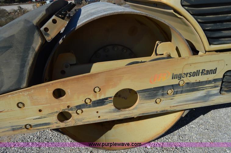 image for item I2899 2006 Ingersoll Rand DD118HF double drum roller