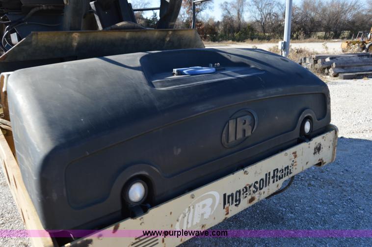 image for item I2899 2006 Ingersoll Rand DD118HF double drum roller