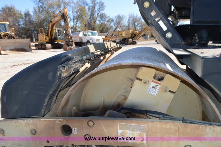 image for item I2899 2006 Ingersoll Rand DD118HF double drum roller