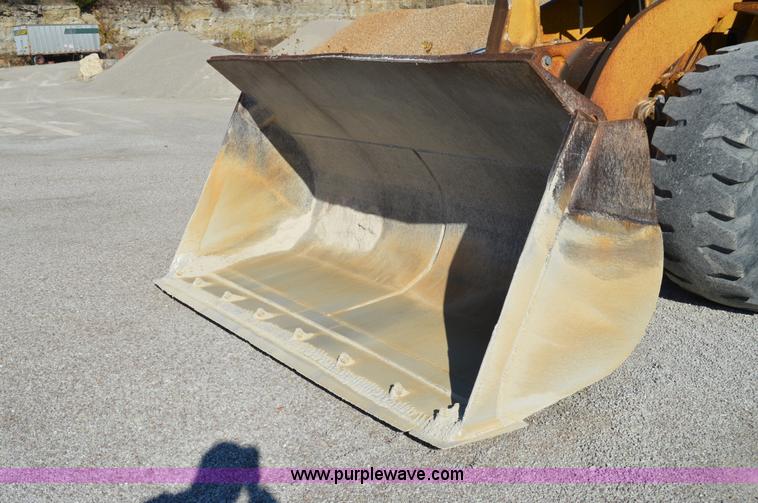 image for item I2920 1986 Caterpillar 966D wheel loader