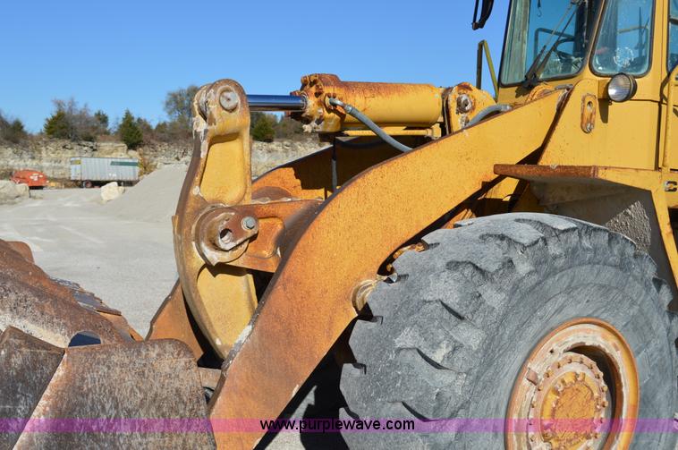 image for item I2920 1986 Caterpillar 966D wheel loader