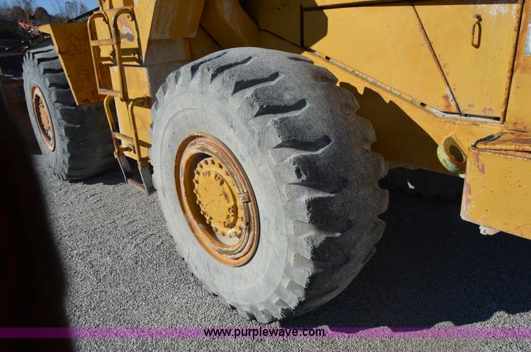 image for item I2920 1986 Caterpillar 966D wheel loader