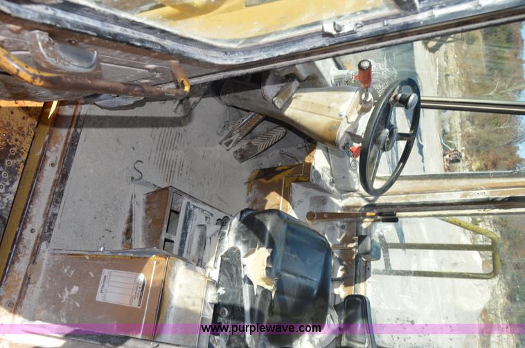 image for item I2920 1986 Caterpillar 966D wheel loader