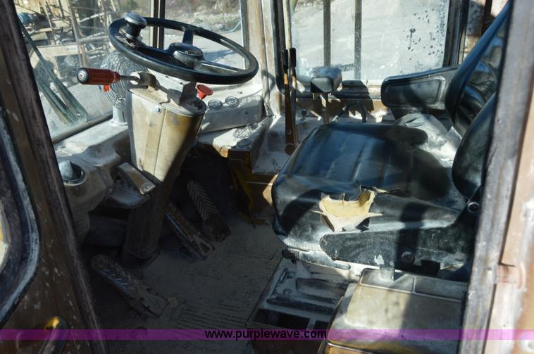 image for item I2920 1986 Caterpillar 966D wheel loader