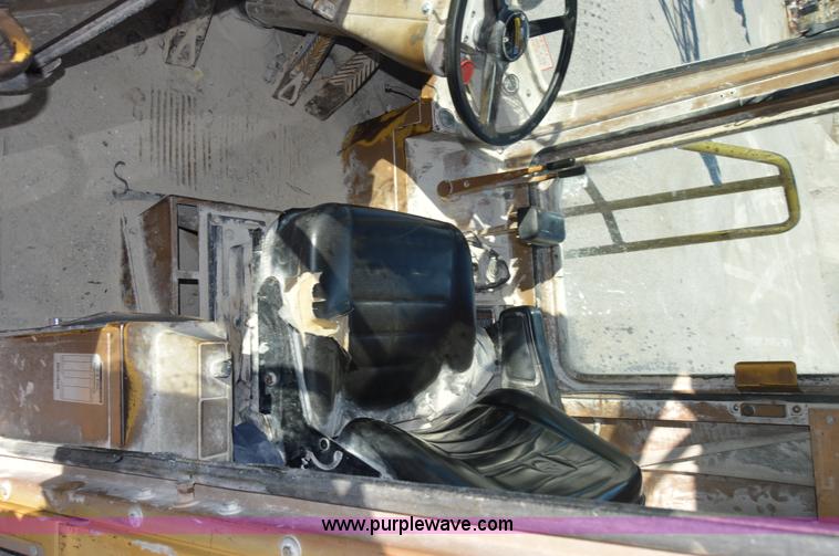 image for item I2920 1986 Caterpillar 966D wheel loader