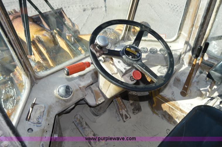 image for item I2920 1986 Caterpillar 966D wheel loader