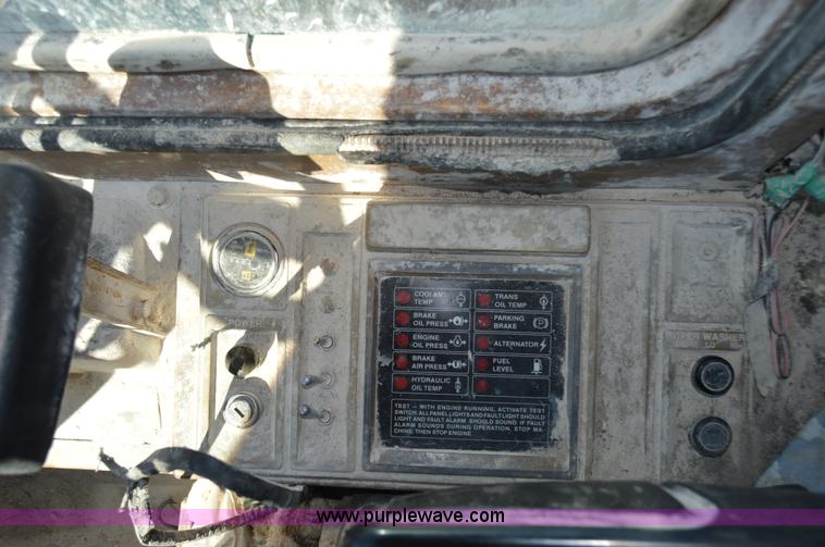 image for item I2920 1986 Caterpillar 966D wheel loader