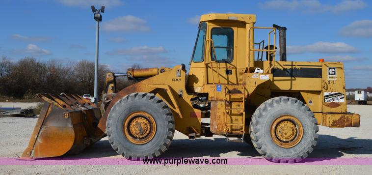 image for item I2929 1982 Caterpillar 966D wheel loader
