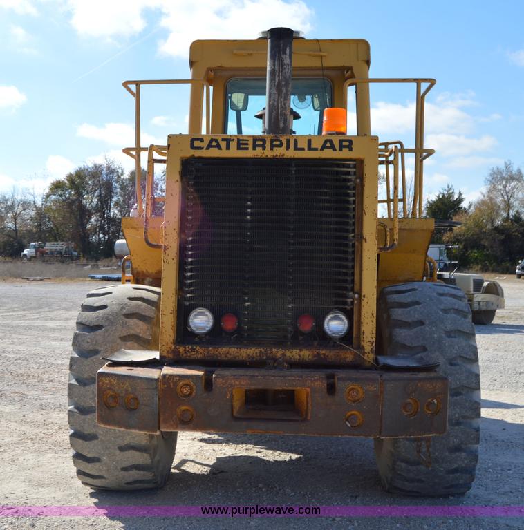 image for item I2929 1982 Caterpillar 966D wheel loader