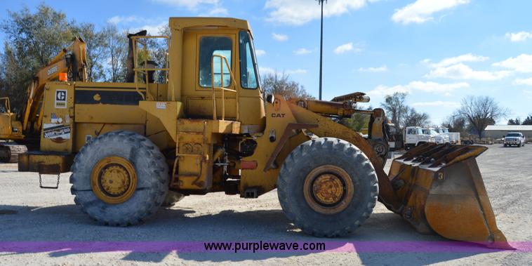 image for item I2929 1982 Caterpillar 966D wheel loader