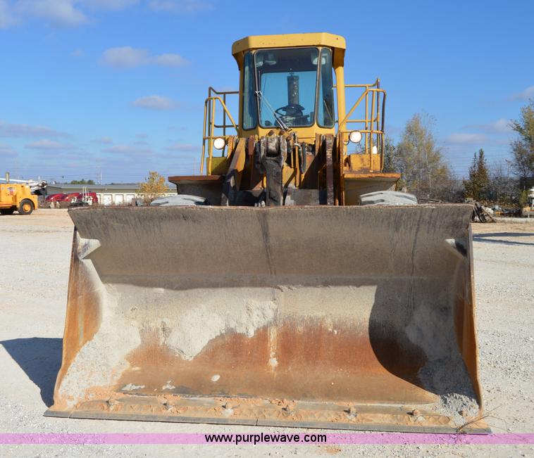 image for item I2929 1982 Caterpillar 966D wheel loader