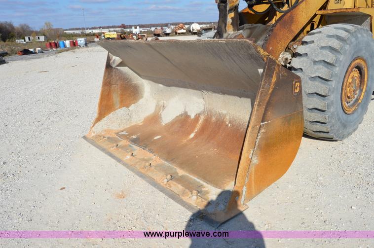 image for item I2929 1982 Caterpillar 966D wheel loader