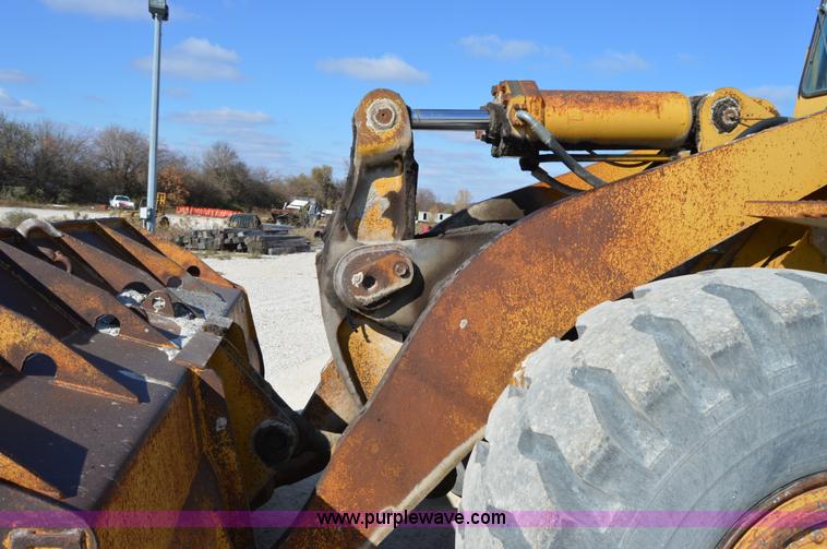 image for item I2929 1982 Caterpillar 966D wheel loader
