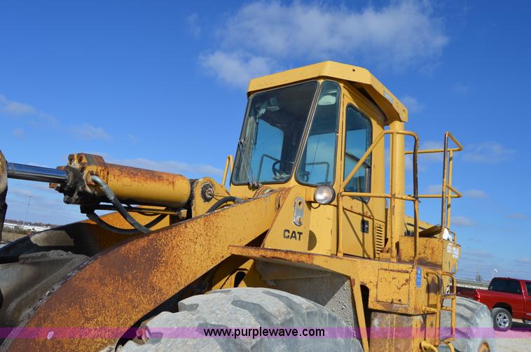 image for item I2929 1982 Caterpillar 966D wheel loader