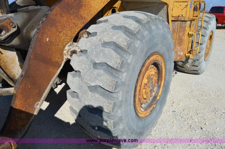 image for item I2929 1982 Caterpillar 966D wheel loader