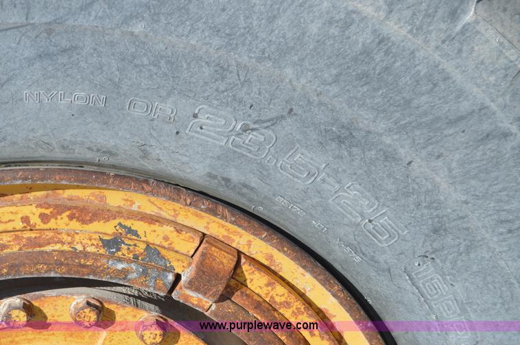 image for item I2929 1982 Caterpillar 966D wheel loader