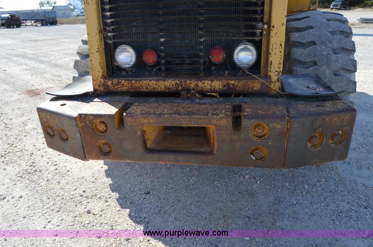 image for item I2929 1982 Caterpillar 966D wheel loader