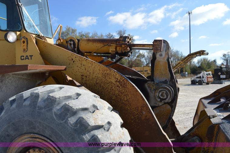 image for item I2929 1982 Caterpillar 966D wheel loader