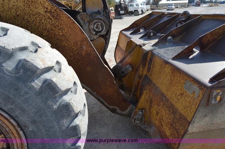 image for item I2929 1982 Caterpillar 966D wheel loader