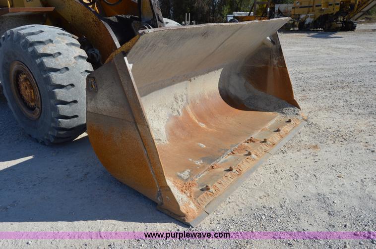 image for item I2929 1982 Caterpillar 966D wheel loader