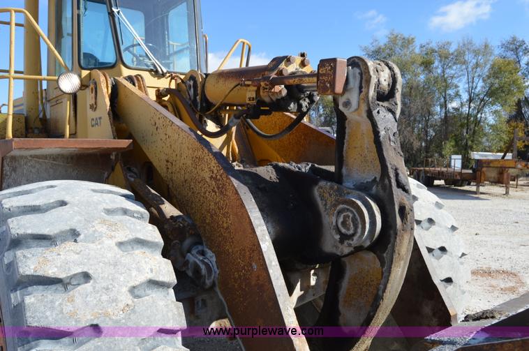 image for item I2929 1982 Caterpillar 966D wheel loader