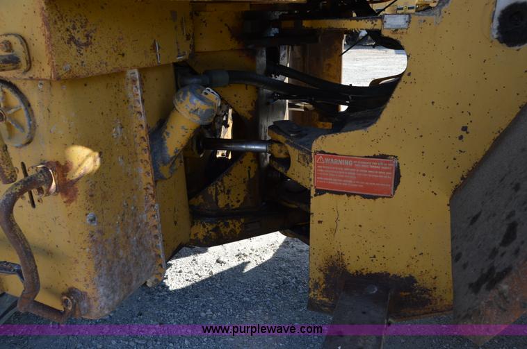 image for item I2929 1982 Caterpillar 966D wheel loader