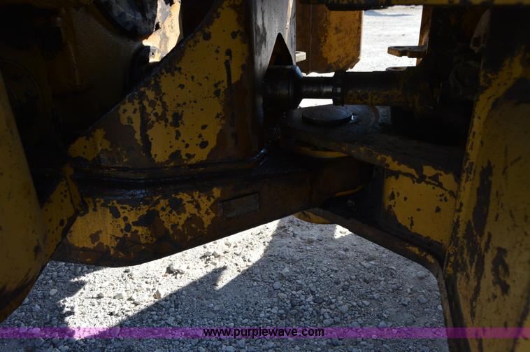 image for item I2929 1982 Caterpillar 966D wheel loader