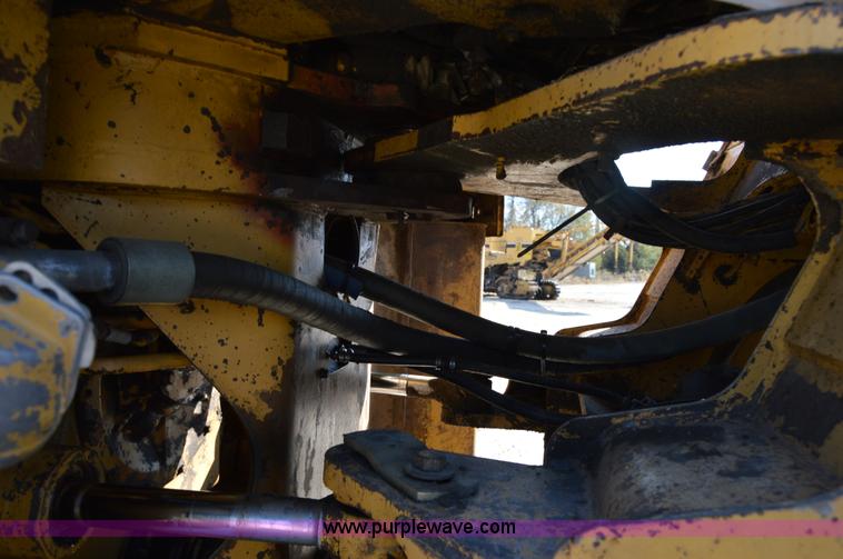 image for item I2929 1982 Caterpillar 966D wheel loader
