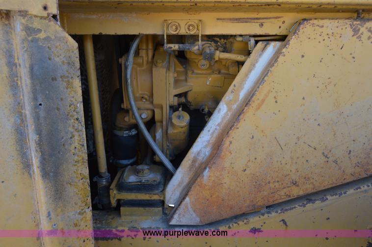 image for item I2929 1982 Caterpillar 966D wheel loader