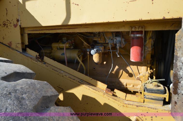 image for item I2929 1982 Caterpillar 966D wheel loader