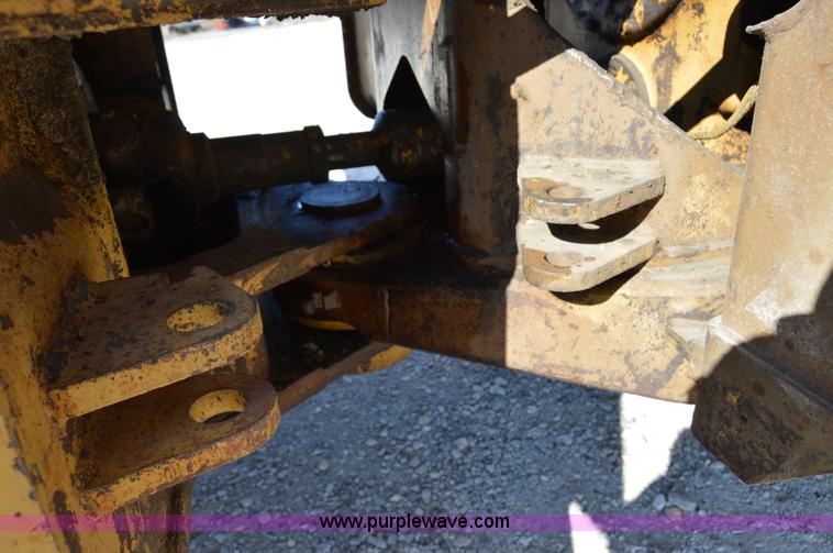 image for item I2929 1982 Caterpillar 966D wheel loader