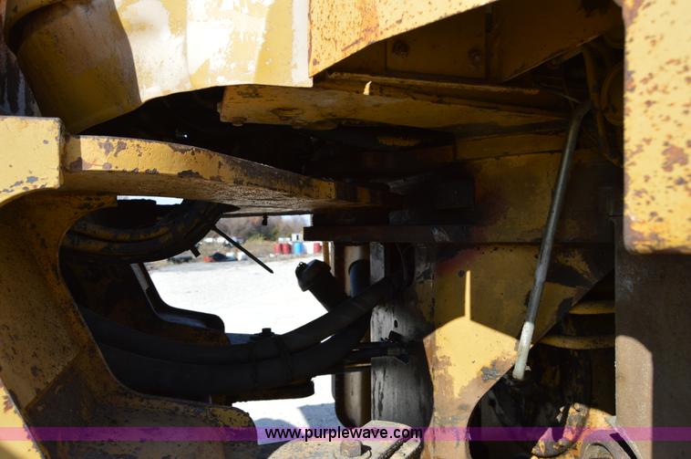 image for item I2929 1982 Caterpillar 966D wheel loader