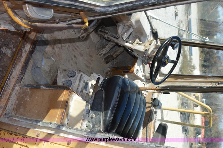 image for item I2929 1982 Caterpillar 966D wheel loader