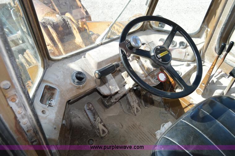 image for item I2929 1982 Caterpillar 966D wheel loader