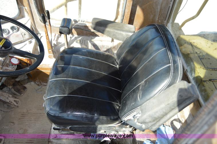 image for item I2929 1982 Caterpillar 966D wheel loader