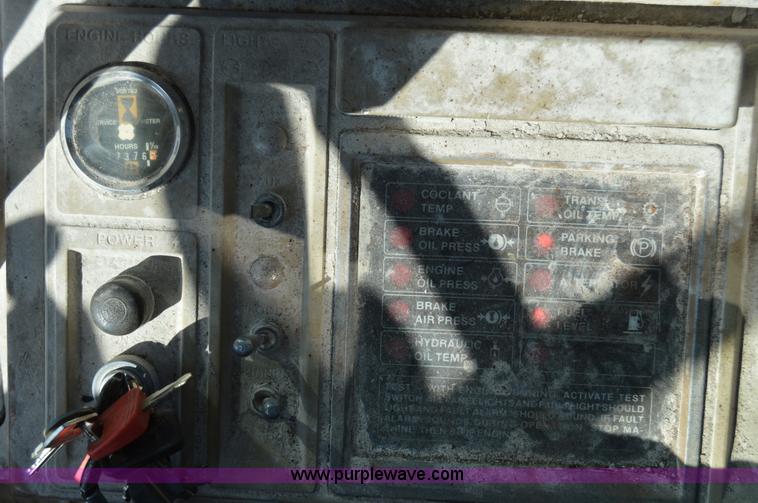 image for item I2929 1982 Caterpillar 966D wheel loader