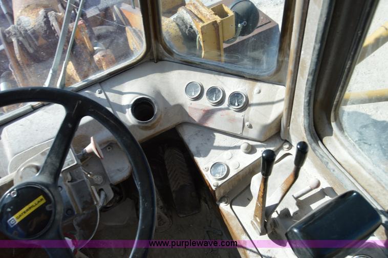 image for item I2929 1982 Caterpillar 966D wheel loader