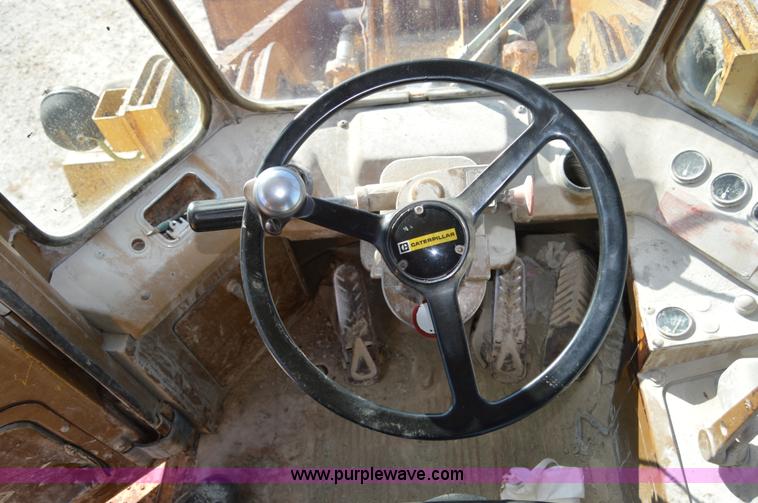 image for item I2929 1982 Caterpillar 966D wheel loader